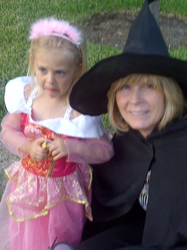 2011/10(Oct)/Halloween Fun/640x480_2011-10-31-Halloween Ian Sydney-17.jpg